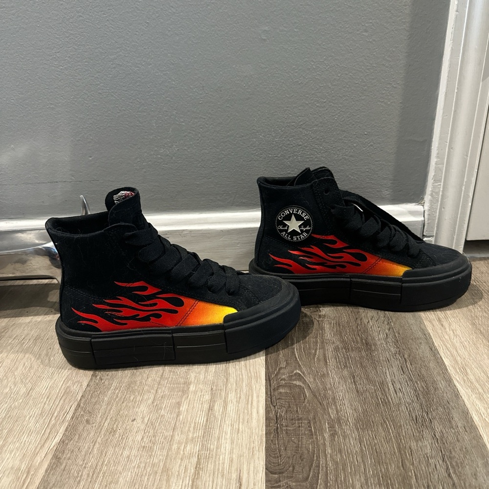 Converse women's 7 High-Top Sneakers - Black with Red Flames